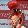Робот из Японии кормит спортсменов помидорами во время бега (видео)