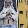 Папу Римского в Неаполе встречали голые монахини