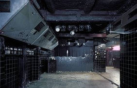 Даниэль Шульц и Андре Гиземанн фотографируют ночные клубы после дискотек
