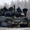 Под Новоазовск террористы подвезли 4 танка и 3 БТР