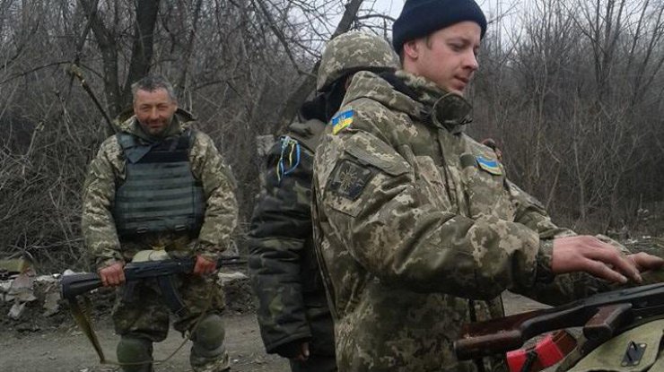 Украинские военные в перерыве между боями