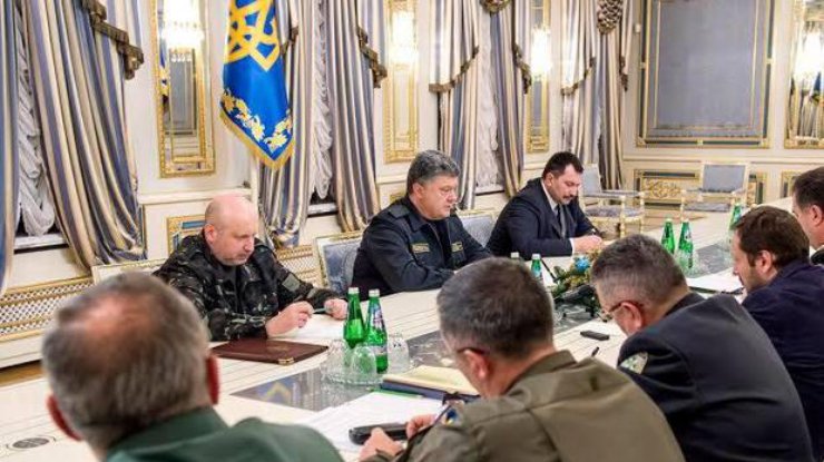 Порошенко не видит уменьшения угрозы на Донбассе