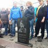 Путину под посольством России в Киеве установили "надгробие" (фото, видео)