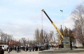 Демонтаж памятника Ленину