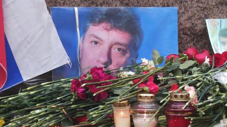 Немцова могли убить из-за поддержки карикатур