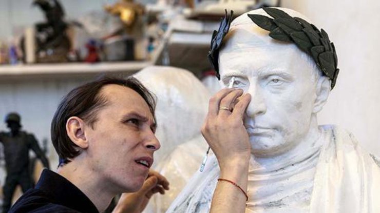 Скульптор изобразил Путина с лавровым венком на голове