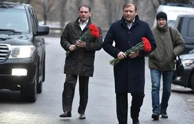 Коллеги и друзья принесли Чечетову цветы. Фото Оскар Янсонс kp.ua