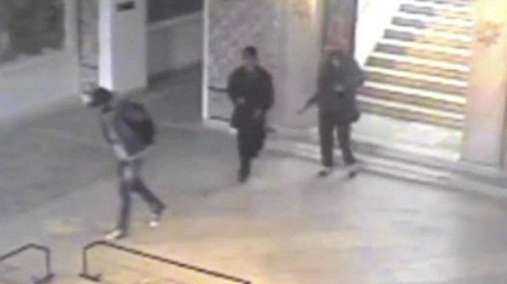 Террористы пропустили посетителя