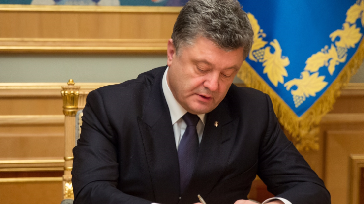 Порошенко принял отставку Коломойского для обеспечения мира