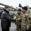 Порошенко обещает отвести танки от линии разграничения