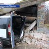На Львовщине автомобиль влетел в остановку: 5 погибших