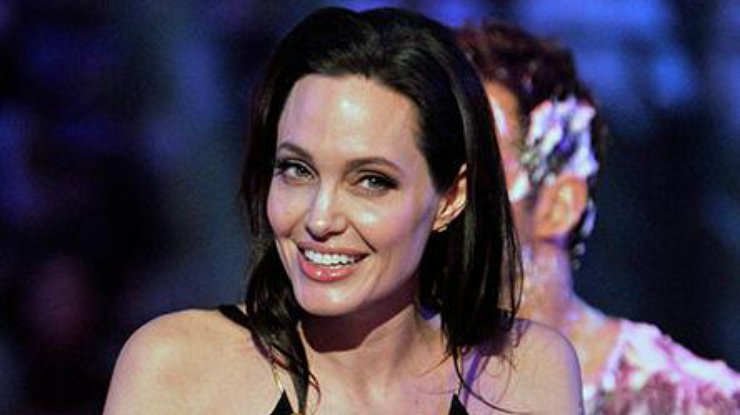 Анджелина Джоли была награждена детьми за роль Малифисенты. Фото hello.ru
