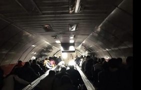 В Стамбульском метро отключили электричество. Фото twitter.com/metesohtaoglu
