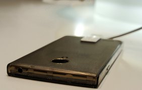 Прозрачный смартфон LG Fx0