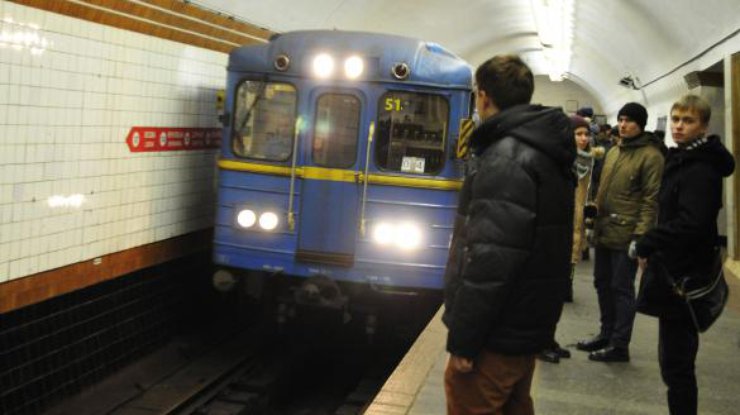 В Киеве остановилась красная ветка метро. Фото focus.ua
