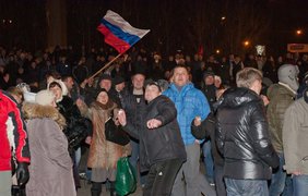 Год назад Донецк разделился на два лагеря. Фото Алексей Сокун