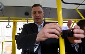 Виталий Кличко рад новеньким троллейбусам в Киеве