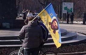 Возле памятника Тарасу Шевченко в Харькове проходит акция памяти. Фото Twitter @itsector