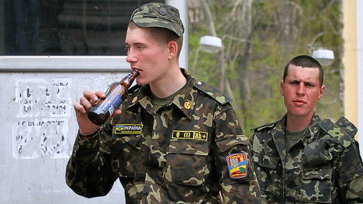 Донецкая обладминистрация борется с употреблением военнослужащими алкоголя.