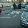 Мужчину зарубили топором прямо на улице Киева (фото, видео)