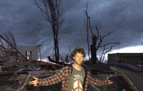В Иллинойсе торнадо крушит дома и деревья. Фото @WeatherNation 