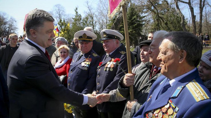 Порошенко выступил перед ветеранами в Одессе. Фото Mikhail Palinchak