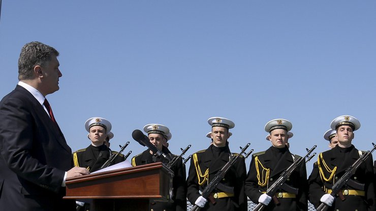 Президент рассказал в Одессе, каким видит будущее флота. Фото Mikhail Palinchak