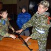 На блокпостах под Мариуполем террористы прикрываются подростками
