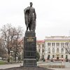 В Харькове повалили памятник красному комиссару Рудневу (фото)