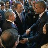 Президент США Обама пожал руку лидеру Кубы Кастро (фото)