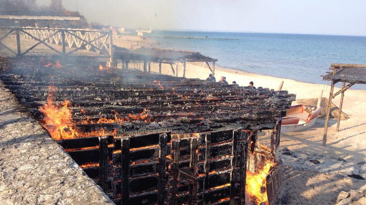 Пожар на пляже Одессы