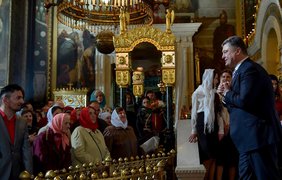 Семье Порошенко в храмах Киева