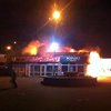 В Киеве возле станции метро Позняки бушует пожар (фото, видео)