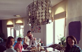 Украинская телеведущая Маша Ефросинина провела день в кругу своей семьи за праздничным столом
