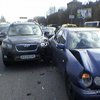 В Киеве Nissan спровоцировал масштабную аварию (фото)