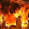 Пожар на Позняках уничтожил павильоны рынка (фото)