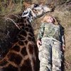 Американка убила жирафа и спровоцировала скандал (фото)