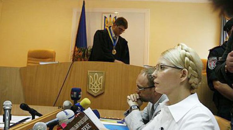 Пшонка приказал вывезти материалы дел Тимошенко в Крым