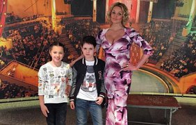 Анастасия Волочкова сводила дочку в цирк