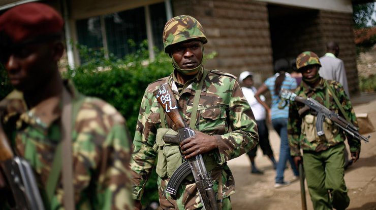 Кенийцы пытаются защититься от террористов.