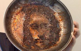 Изображение Иисуса Христа на сковороде