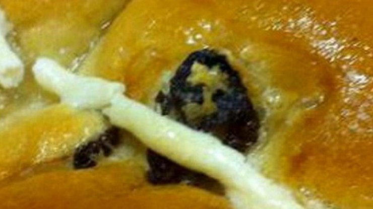 Изображение Иисуса Христа на булочке с маком