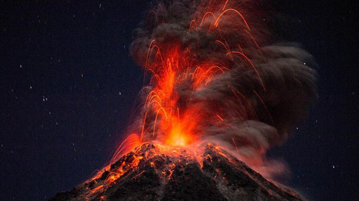 Редкое явление над вулканом Колима