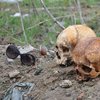 Гараж в Сумах украсили черепами людей (фото, видео)