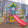 Мужчина повесился на детской площадке во Львове