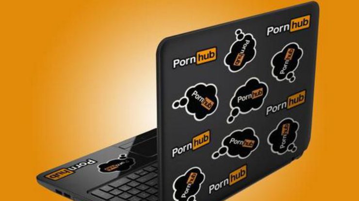 Pornhub подарил пользователю новый ноутбук, взамен разбитого