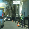 Депутаты под Радой устроили нелегальную парковку под охраной милиции (фото)