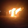 В Киеве снесли забор на Осокорках: горит стройплощадка (фото)