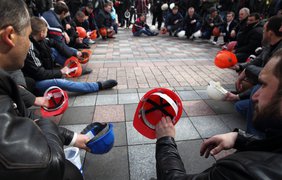 Шахтеры требуют отставки Демчишина и зарплат. Фото ukrafoto.com