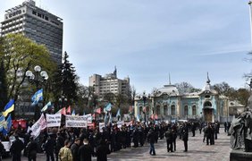 Шахтеры второй день митингуют в Киеве. Фото "Депо"